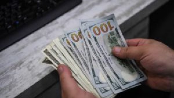 Schemă de spălare de bani de miliarde de dolari, descoperită de agenţia anticorupţie din Ucraina